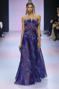 defile-giorgio-armani-prive-printemps-ete-2020-paris-look-49.thumb.jpg.334c77511d999dcfc25392c2e53747ea.jpg