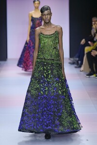 defile-giorgio-armani-prive-printemps-ete-2020-paris-look-52.thumb.jpg.a743c42f9a9d02d7e1e46530955d4d69.jpg