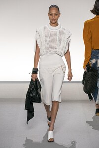 defile-givenchy-printemps-ete-2020-paris-look-39.thumb.jpg.905169cb7dbd199df13a8f5d708b7041.jpg
