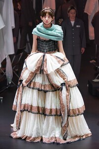 defile-gucci-automne-hiver-2020-2021-milan-look-1.thumb.jpg.51505711e7f9a546212ac7a76a67a930.jpg