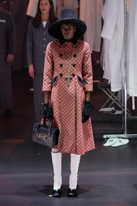 defile-gucci-automne-hiver-2020-2021-milan-look-17.thumb.jpg.91d05f44a71247b837a994712e9111e2.jpg