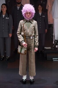 defile-gucci-automne-hiver-2020-2021-milan-look-7.thumb.jpg.273ab4416735373549343fc168397a02.jpg