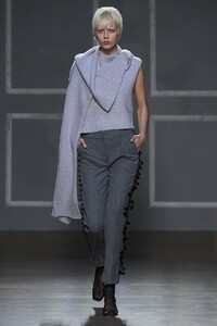 defile-hellessy-automne-hiver-2020-2021-new-york-look-3.thumb.jpg.a1ceb29d2c3dce1915237982fce10625.jpg