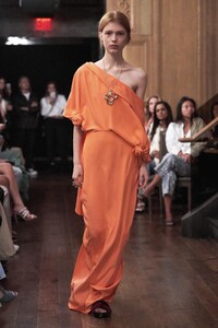 defile-hellessy-printemps-ete-2020-new-york-look-10.thumb.jpg.a31912000d574fbb7d5a14f95ba9db45.jpg