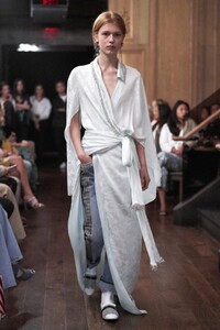 defile-hellessy-printemps-ete-2020-new-york-look-30.thumb.jpg.b860236b5cd541218dd932a9f26d50f8.jpg
