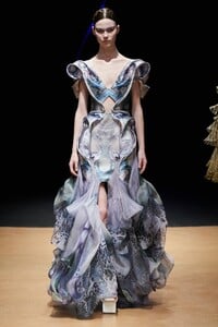 defile-iris-van-herpen-printemps-ete-2020-paris-look-17.thumb.jpg.2f493b5ecc484fd415b8d2e7ca6a7870.jpg