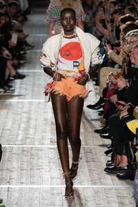 defile-isabel-marant-printemps-ete-2020-paris-look-5.thumb.jpg.e1015c5dda9b78094ded82b246a0c649.jpg