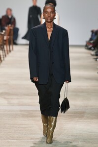 defile-jil-sander-automne-hiver-2020-2021-milan-look-29.thumb.jpg.a48c4d036de2fcf80b8aa42e7ac26bba.jpg