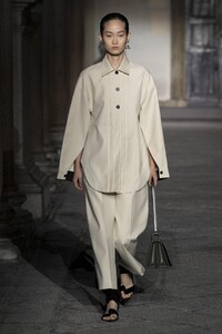 defile-jil-sander-printemps-ete-2020-milan-look-20.thumb.jpg.10bfb66f82e4de7e5e2eef6a9f7ccc05.jpg