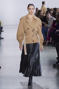 defile-jonathan-simkhai-automne-hiver-2020-2021-new-york-look-16.thumb.jpg.a34df0ad2e3c51939186a7ef29168ba1.jpg