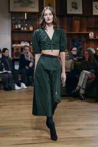 defile-julie-de-libran-printemps-ete-2020-paris-look-14.thumb.jpg.335294940124f7ec7224157a5ad4fc4e.jpg