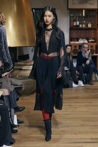 defile-julie-de-libran-printemps-ete-2020-paris-look-19.thumb.jpg.cc54052fda5001767b7f02f3cde56bea.jpg