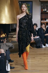 defile-julie-de-libran-printemps-ete-2020-paris-look-3.thumb.jpg.9382f77e2866bf02d4d46e562796d99c.jpg