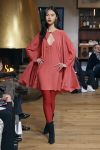 defile-julie-de-libran-printemps-ete-2020-paris-look-4.thumb.jpg.5e953659382a0761ac969e4fbae876db.jpg