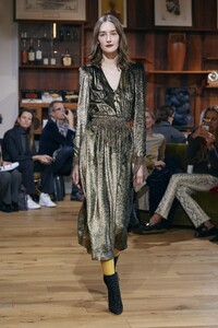 defile-julie-de-libran-printemps-ete-2020-paris-look-7.thumb.jpg.1eb3c2b693b0f2aa04ec1eaeba316acd.jpg