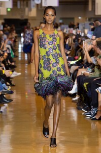defile-koche-printemps-ete-2020-paris-look-54.thumb.jpg.bb2e0f0a8eb186f3f3905980b50b1359.jpg