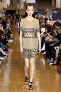 defile-koche-printemps-ete-2020-paris-look-6.thumb.jpg.0fe3f2cbcd24c09ad11af2c2b4419f97.jpg