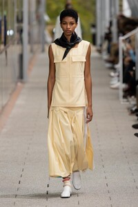 defile-lacoste-printemps-ete-2020-paris-look-46.thumb.jpg.724288a7cce49d5c6503b17d2b29c241.jpg