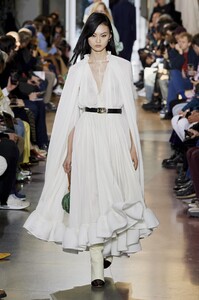 defile-lanvin-automne-hiver-2020-2021-paris-look-53.thumb.jpg.f62f8becf20e16f10f55b964aeefa36f.jpg