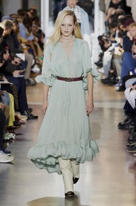 defile-lanvin-automne-hiver-2020-2021-paris-look-54.thumb.jpg.2be15ef38fd9cbaeaa632aea341e40f5.jpg