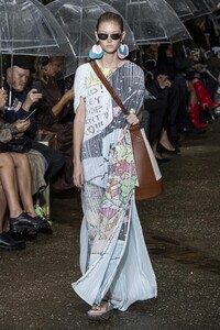 defile-lanvin-printemps-ete-2020-paris-look-41.thumb.jpg.fcab9267db6bb7a65e099f54f842b14c.jpg
