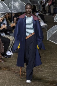 defile-lanvin-printemps-ete-2020-paris-look-5.thumb.jpg.a1edeeeb39dd78ef0684f4f9efee580e.jpg