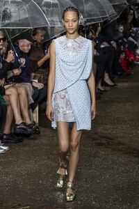 defile-lanvin-printemps-ete-2020-paris-look-61.thumb.jpg.7fafd8288a623d3e801419469905e69d.jpg