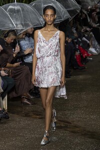 defile-lanvin-printemps-ete-2020-paris-look-64.thumb.jpg.46026cf7573e69b63b146a207915376e.jpg