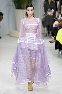 defile-loewe-printemps-ete-2020-paris-look-22.thumb.jpg.dd55e283b360b051b3d73e0207c1f5c6.jpg