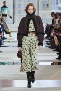 defile-longchamp-automne-hiver-2020-2021-new-york-look-22.thumb.jpg.7e91e8a27e7b008293dd55aa9697062b.jpg