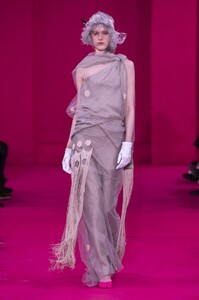 defile-maison-margiela-printemps-ete-2020-paris-look-29.thumb.jpg.bf13ab68f9a7ab528bd054aa56cf0402.jpg