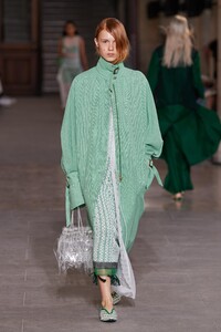 defile-mame-kurogouchi-printemps-ete-2020-paris-look-22.thumb.jpg.f7f79675110a725dcd5c8c4217cdf81b.jpg