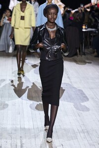 defile-marc-jacobs-automne-hiver-2020-2021-new-york-look-59.thumb.jpg.f23d34b99612b0af5d31fdcc3de71c35.jpg