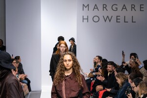 defile-margaret-howell-automne-hiver-2020-2021-londres-look-48.thumb.jpg.a804885390be705365a0cb498702af90.jpg