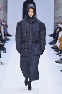 defile-max-mara-automne-hiver-2020-2021-milan-look-23.thumb.jpg.477906cde230ed0078d6871134ab0e0a.jpg