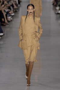 defile-max-mara-printemps-ete-2020-milan-look-16.thumb.jpg.9e411d49922299d38676c847d329b8c0.jpg