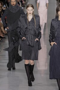 defile-max-mara-printemps-ete-2020-milan-look-25.thumb.jpg.c64574e3d0727d78b831b85c92f948b3.jpg