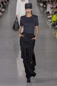 defile-max-mara-printemps-ete-2020-milan-look-29.thumb.jpg.ed1eacebd7497556636ac655647940fd.jpg