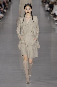 defile-max-mara-printemps-ete-2020-milan-look-42.thumb.jpg.2e65e97b8deea0d96fd61981caba8ec8.jpg