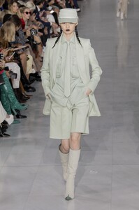 defile-max-mara-printemps-ete-2020-milan-look-51.thumb.jpg.12610e165ddf587ea03c4d3a314d697c.jpg