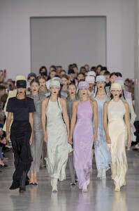 defile-max-mara-printemps-ete-2020-milan-look-57.thumb.jpg.19d9b4d6d271f03f983fe520873d61a2.jpg