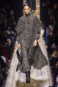 defile-michael-kors-automne-hiver-2020-2021-new-york-look-15.thumb.jpg.7f45275b488098b60afcff379f1b0dbe.jpg