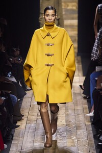 defile-michael-kors-automne-hiver-2020-2021-new-york-look-33.thumb.jpg.7485eeef925523facbecfcb4227ade5e.jpg