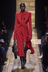 defile-michael-kors-automne-hiver-2020-2021-new-york-look-61.thumb.jpg.4bb29c0ba93536923ae88ea0034d0f39.jpg