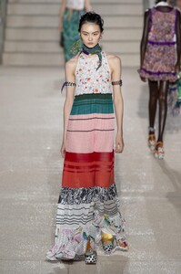 defile-missoni-printemps-ete-2020-milan-look-26.thumb.jpg.320175956ca042b1fb7ce93d70cb0c2d.jpg