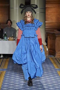 defile-molly-goddard-automne-hiver-2020-2021-londres-look-1.thumb.jpg.f5fa23c636c4e04ba598e027b54ec588.jpg