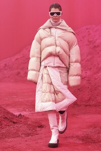 defile-moncler-automne-hiver-2020-2021-milan-look-12.thumb.jpg.80fde7626f458f457b9a20cd0cce63ff.jpg