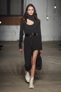 defile-monse-automne-hiver-2020-2021-new-york-look-21.thumb.jpg.c15617a12fae2a6623573b7a11af1d93.jpg