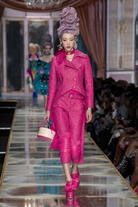 defile-moschino-automne-hiver-2020-2021-milan-look-48.thumb.jpg.67874e17bbcd85f9265a36fae60acb5a.jpg