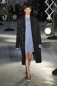 defile-n21-automne-hiver-2020-2021-milan-look-1.thumb.jpg.7bd7cce8db4de802b96aaf4c4d14defd.jpg